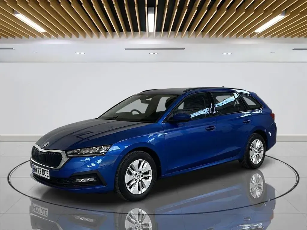Used Skoda Octavia SE 110 HP (80 kW) 2022 Blue Estate