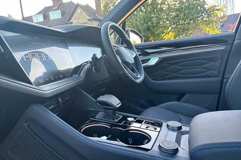 Used VW Touareg R 462 HP (339 kW) 2025 Grey SUV