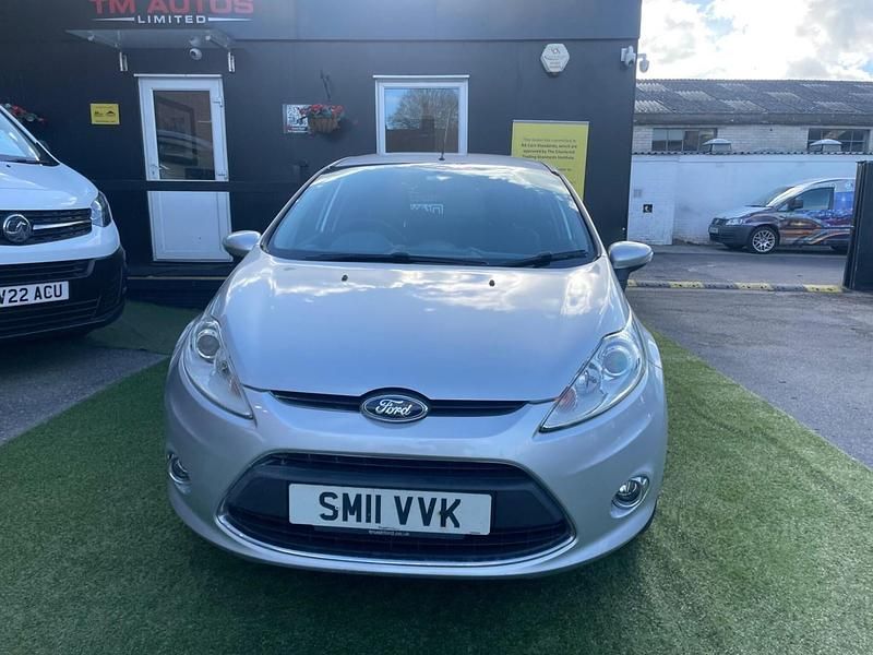 Used Ford Fiesta Zetec 96 HP (70 kW) 2011 Silver Hatchback