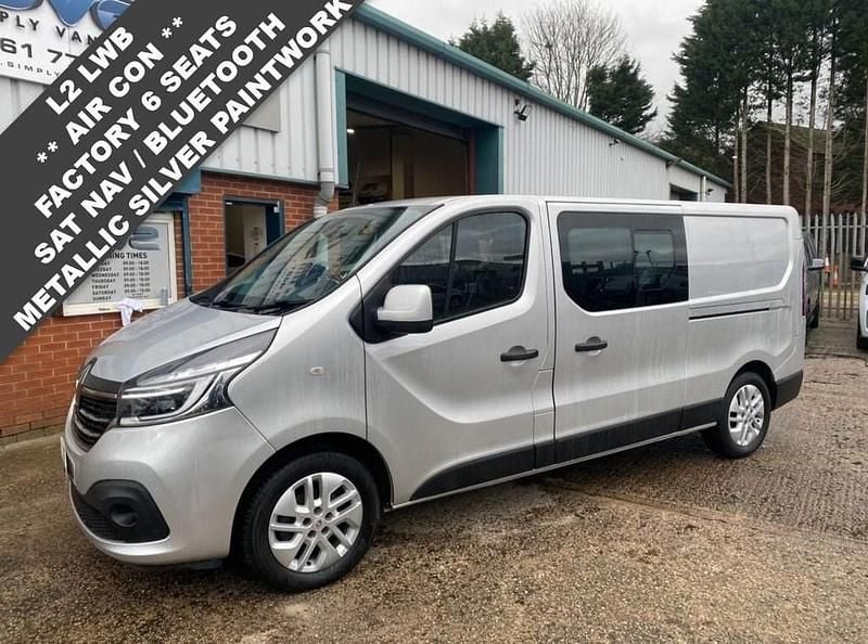 Używany Renault Trafic 145 KM (106 kW) 2019 Srebrny Minivan