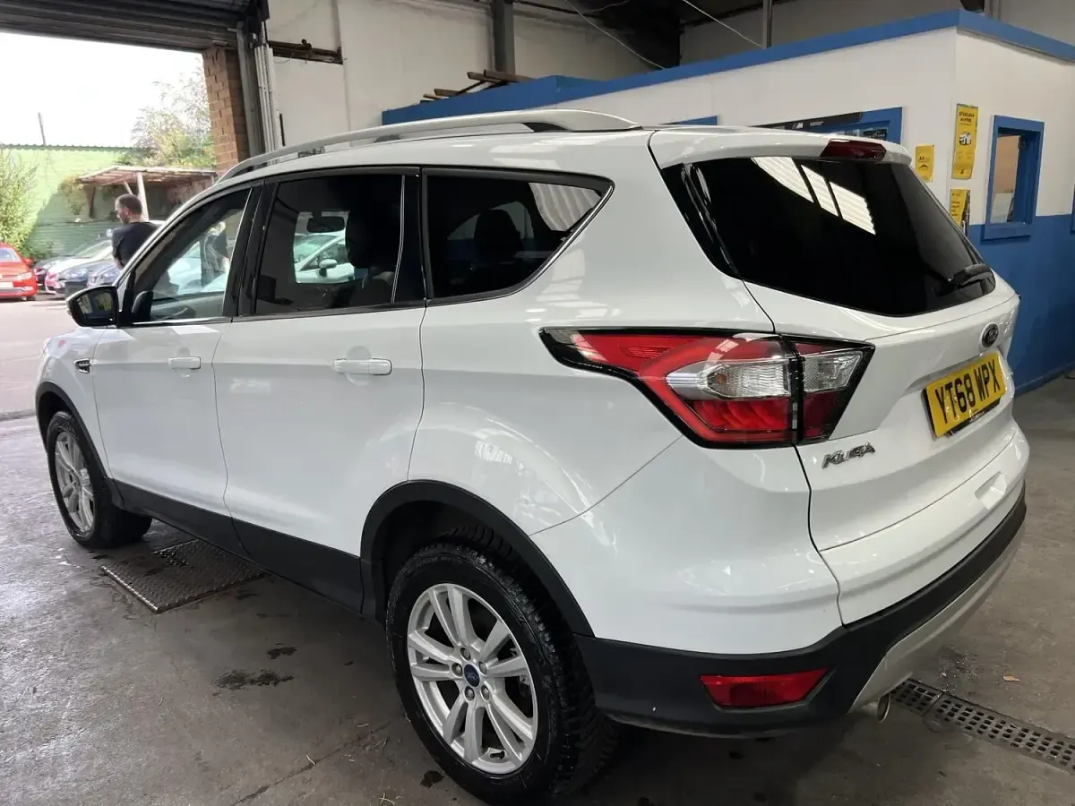 Used Ford Kuga Zetec 120 HP (88 kW) 2018 White SUV