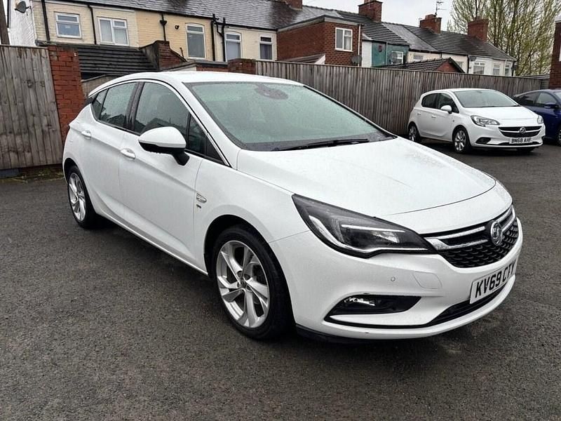 Used Vauxhall Astra SRi 150 HP (110 kW) 2019 White Hatchback