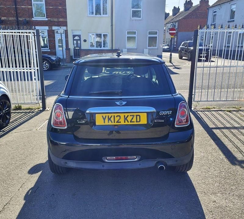 Begagnad Mini Cooper Hatch 2012 Svart Halvkombi