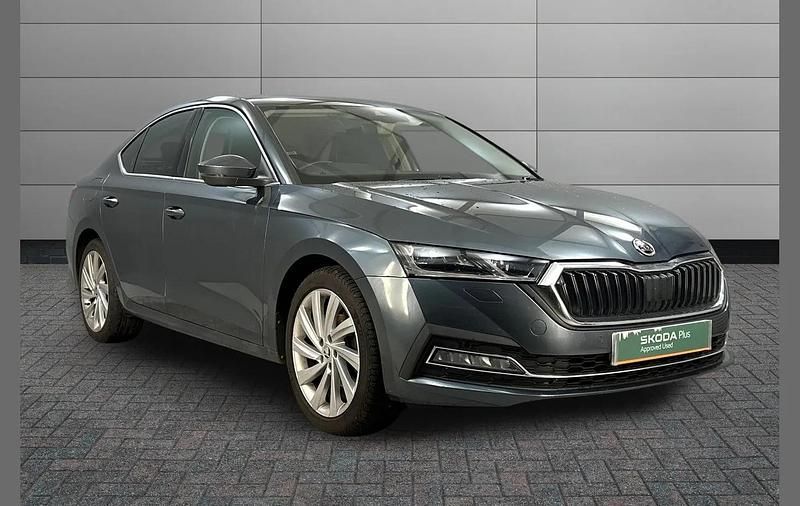 Graphite grey metallic Used 2022 Skoda Octavia SE L Hatchback | £18,500 (Fair price) - Image 1/4