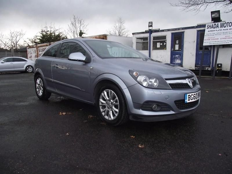 Second-hand Vauxhall Astra Sport 89 CP (65 kW) 2010 Argintiu Hatchback