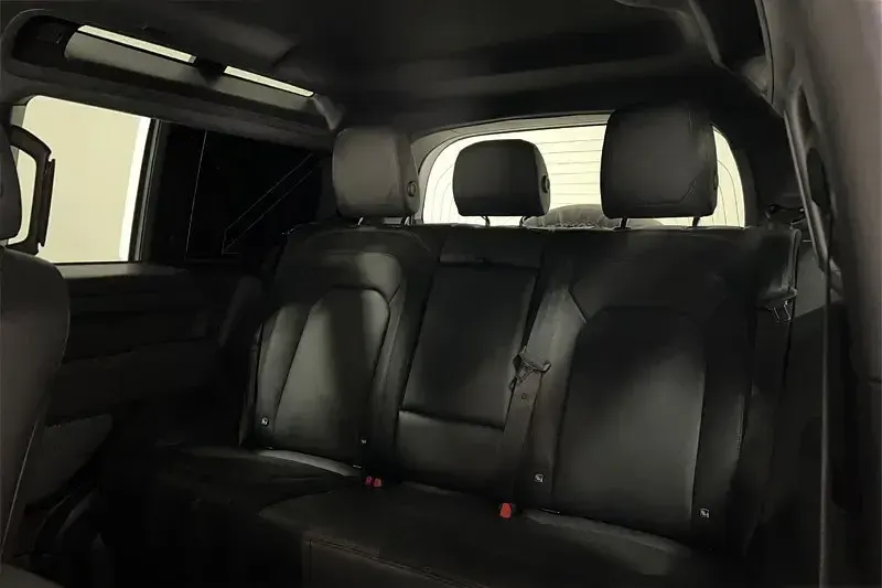 Używany Land Rover Defender SE Dynamic 249 KM (183 kW) 2022 Biały SUV