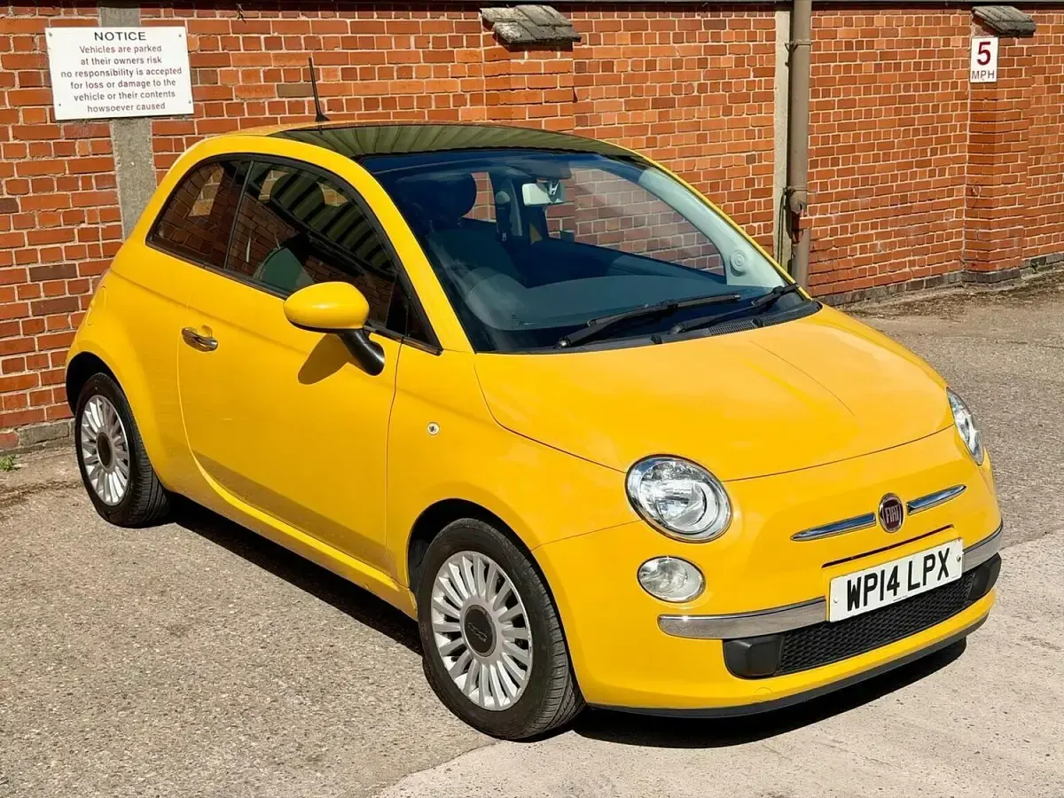 Used Fiat 500 Lounge 69 HP (50 kW) 2014 Yellow Hatchback