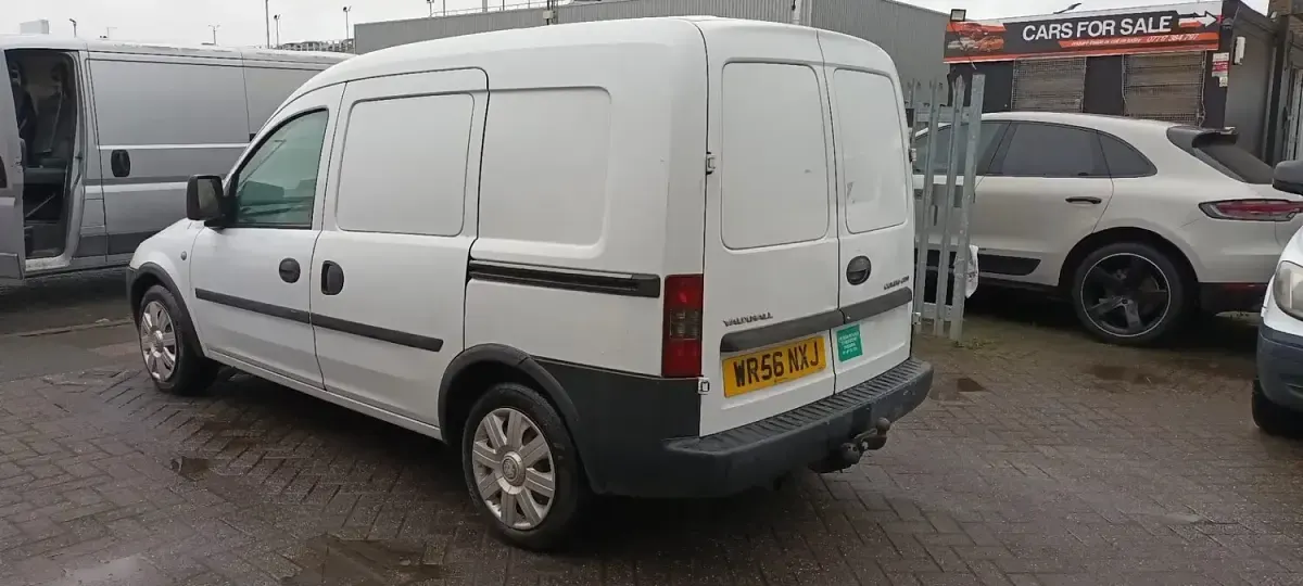 Used Vauxhall Combo 75 HP (55 kW) 2006 White Van