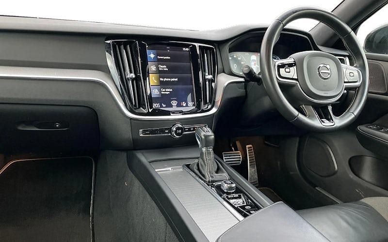 Used Volvo V60 R-Design 190 HP (139 kW) 2020 White Estate