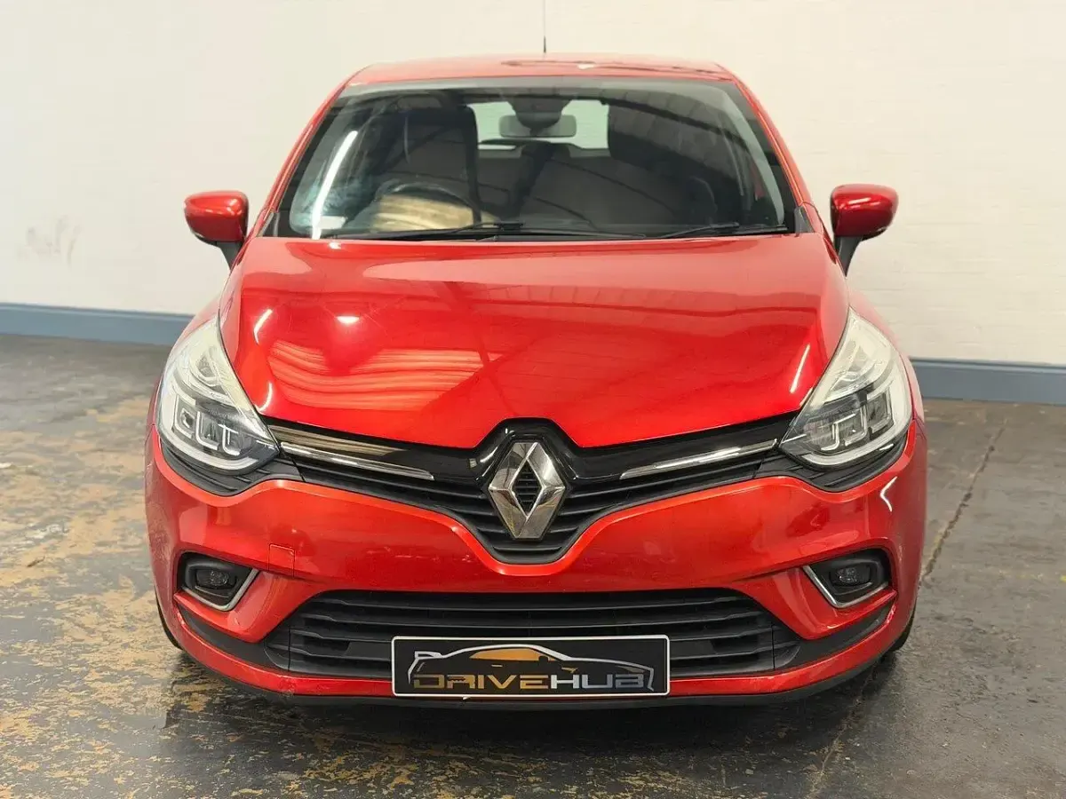 Used Renault Clio Dynamique 110 HP (80 kW) 2016 Red Hatchback