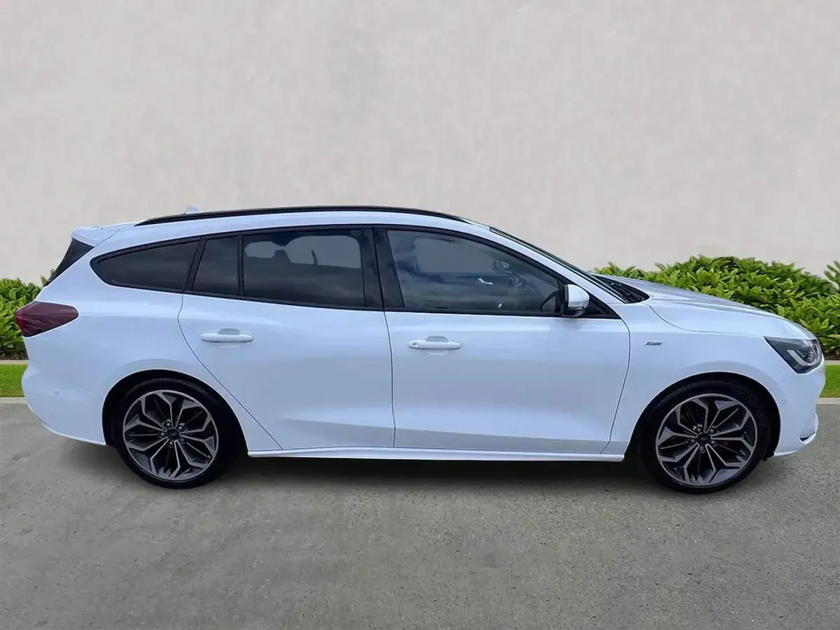 Used Ford Focus ST-Line X 2025 White Estate