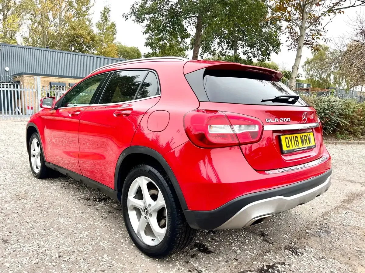 Used Mercedes GLA200 156 HP (114 kW) 2018 Red SUV