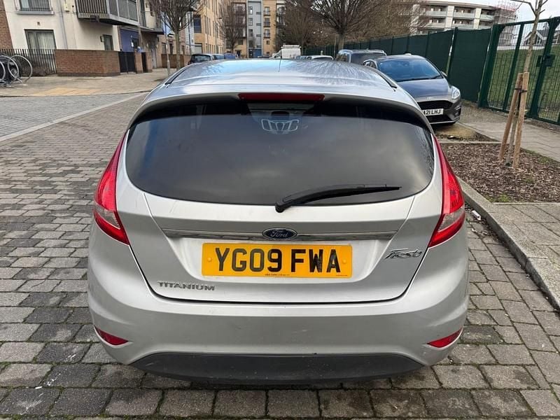 Used Ford Fiesta Titanium 94 HP (69 kW) 2009 Silver Hatchback