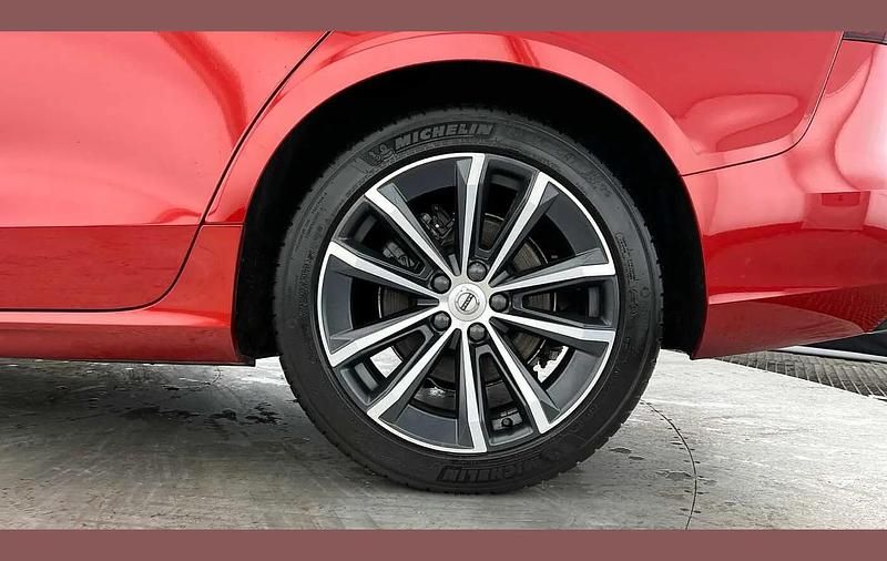 Used Volvo V60 Momentum 163 HP (119 kW) 2021 Red Estate