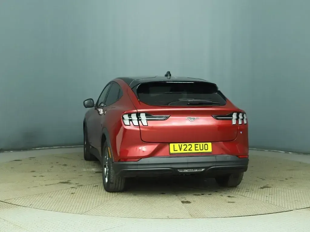 Käytetty Ford Mustang Extended Range 294 HP (216 kW) 2022 Punainen Viistoperä