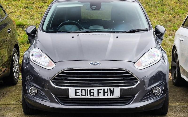Used Ford Fiesta Titanium 95 HP (69 kW) 2016 Grey Hatchback