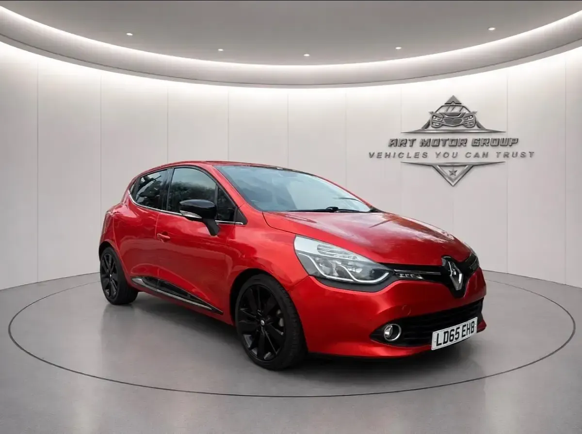 Used Renault Clio Dynamique 90 HP (66 kW) 2015 Red Hatchback