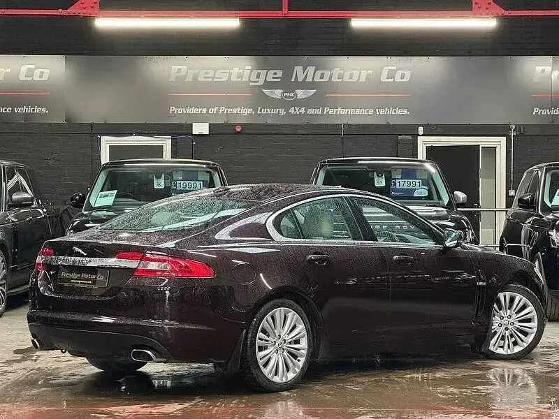Używany Jaguar XF Premium Luxury 2011 Czerwony Sedan/Limuzyna