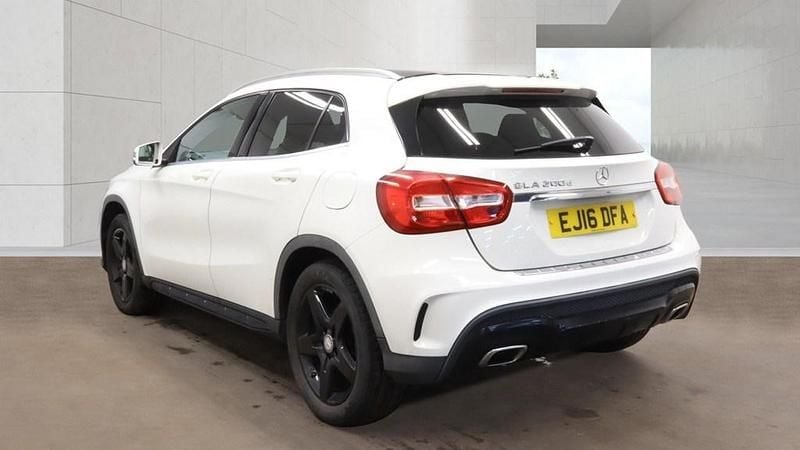 Used Mercedes GLA200 AMG line 136 HP (100 kW) 2016 White SUV