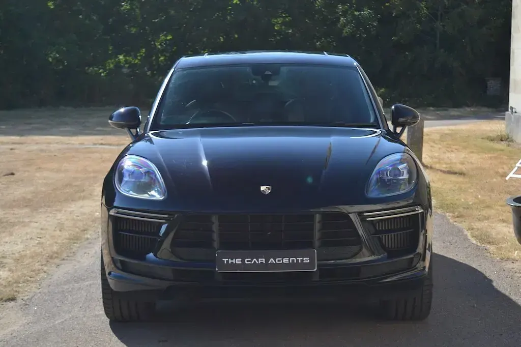 Used Porsche Macan Turbo 433 HP (318 kW) 2020 Black SUV