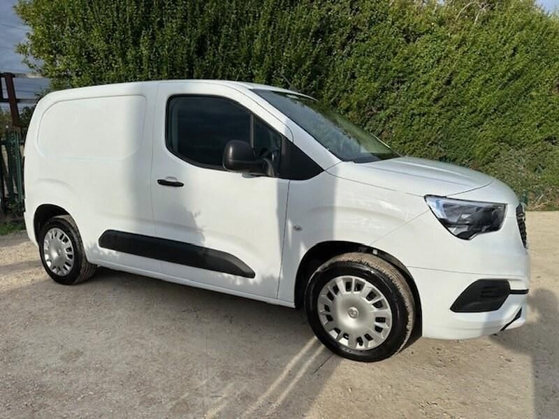 White Used 2020 Vauxhall Combo Sportive MPV | £7,750 (Good price) - Image 1/4