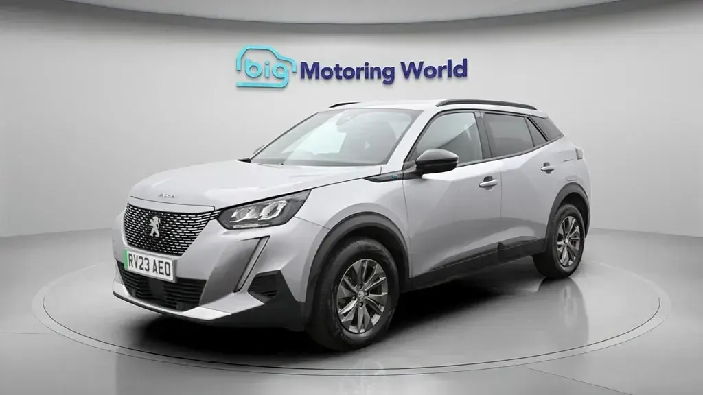 Second-hand Peugeot e-2008 Active+ 100 kW (136 CP) 2023 SUV