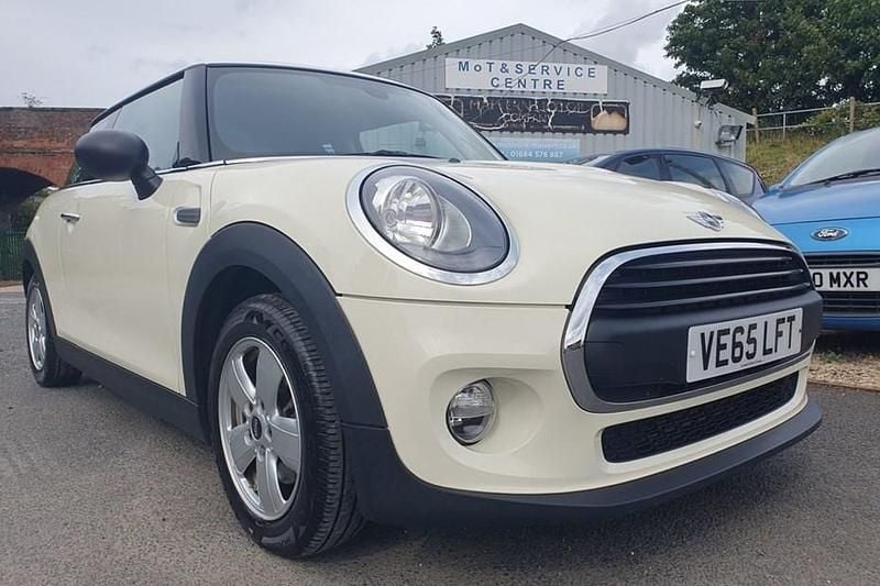Pepper white Used 2015 Mini ONE Hatch Hatchback | £8,695 (Fair price) - Image 1/1
