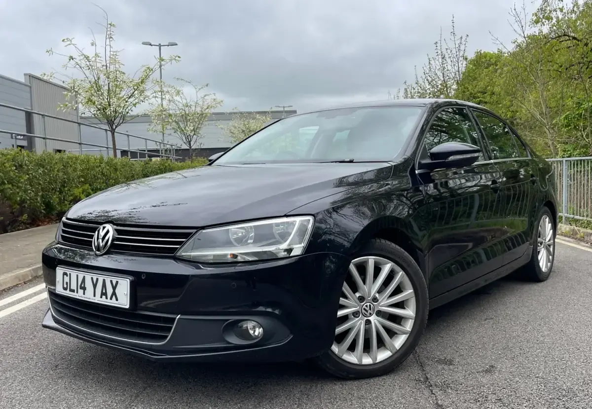 Usado VW Jetta Sportline 140 CV (102 kW) 2014 Negro Berlina