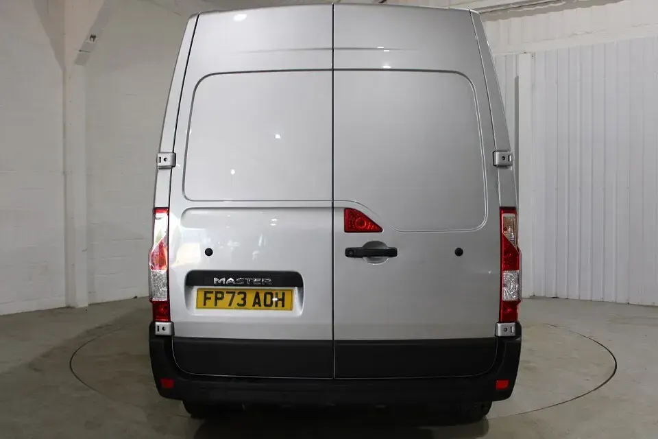Used Renault Master 135 HP (99 kW) 2023 Grey MPV