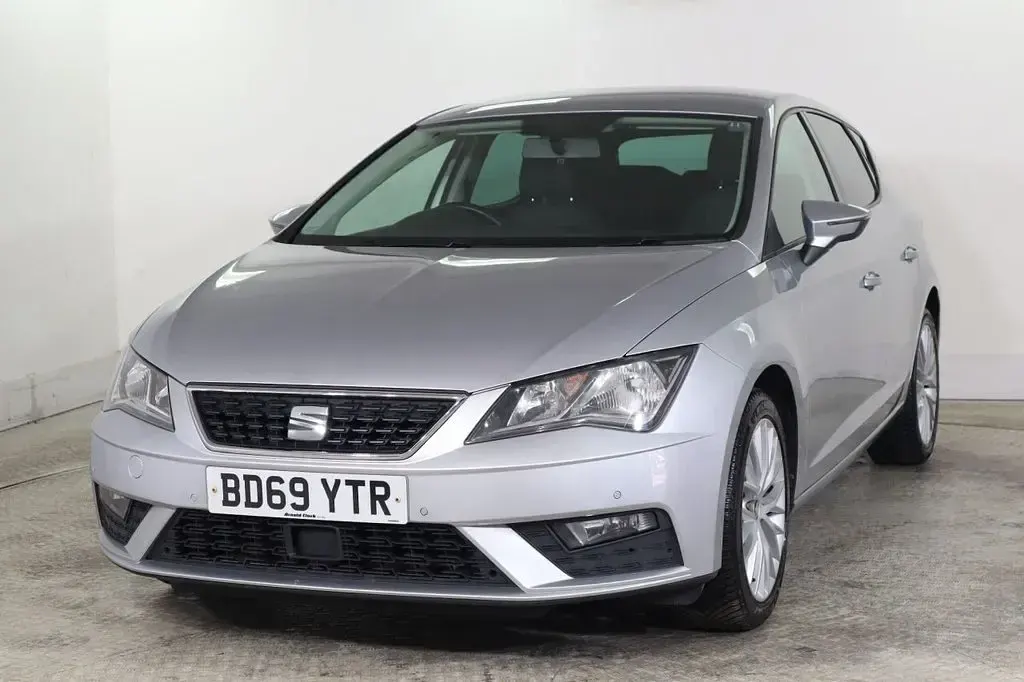 Used Seat Leon SE Dynamic 130 HP (95 kW) 2019 Silver Hatchback