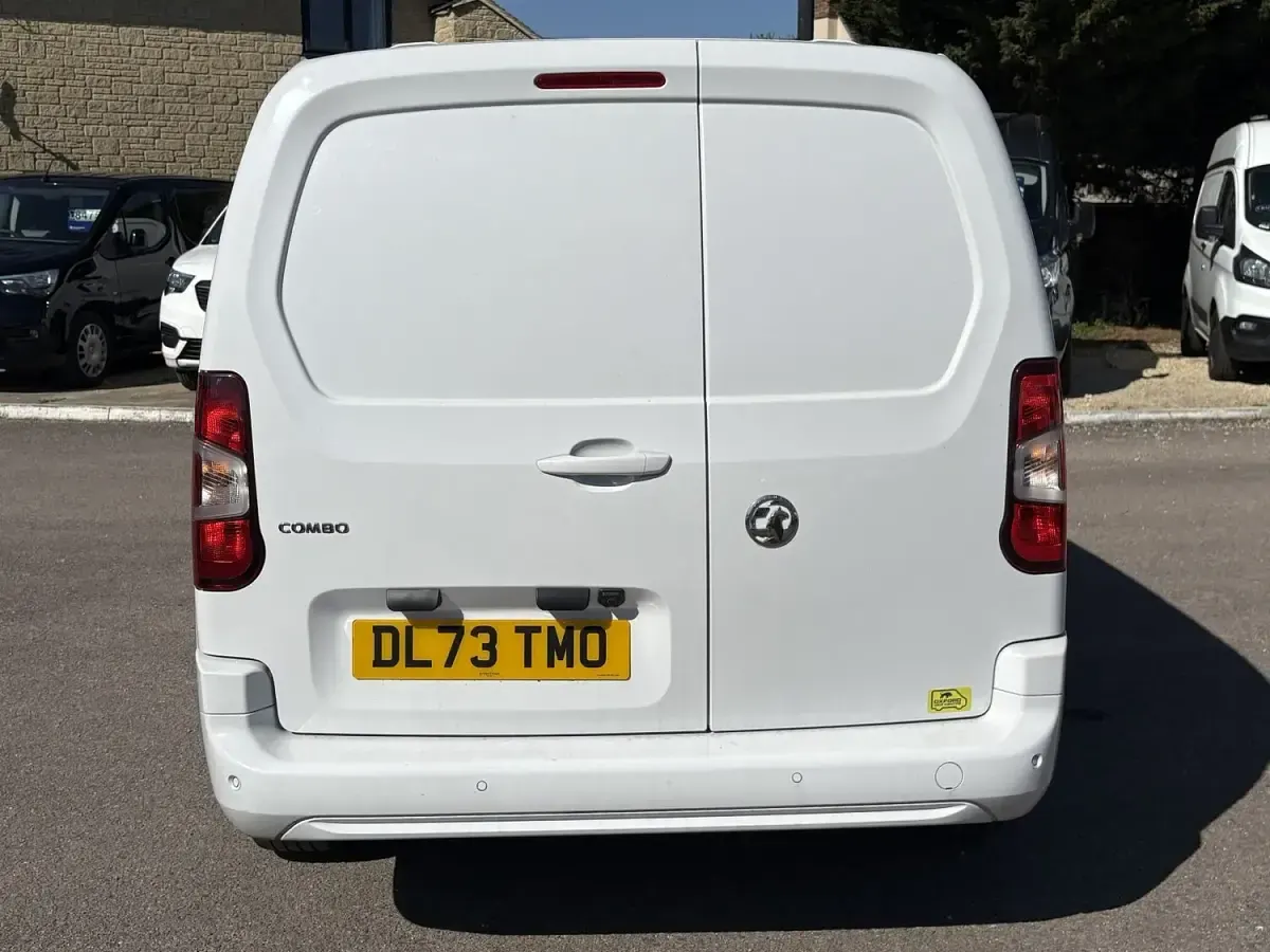 Used Vauxhall Combo 100 HP (73 kW) 2023 White MPV