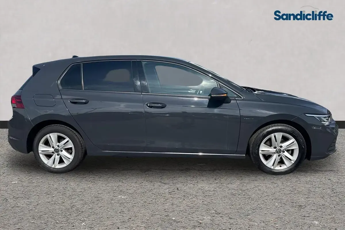 Used VW Golf VIII Life 150 HP (110 kW) 2023 Grey Hatchback