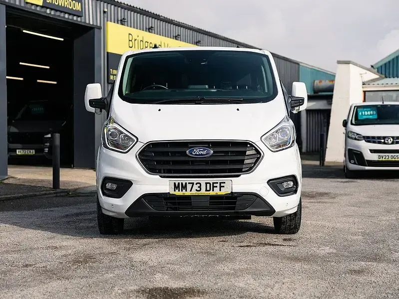 Used Ford Transit Custom Limited 130 HP (95 kW) 2023 White Van
