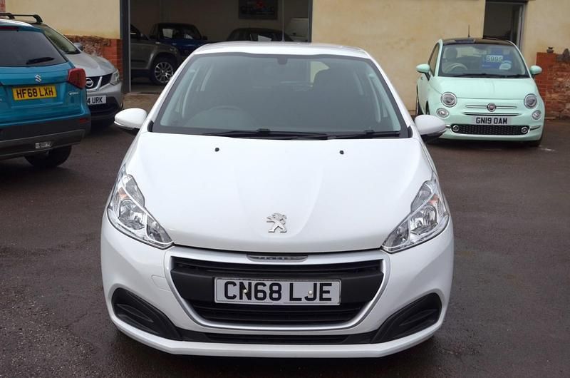 Used Peugeot 208 Access 100 HP (73 kW) 2018 White Hatchback
