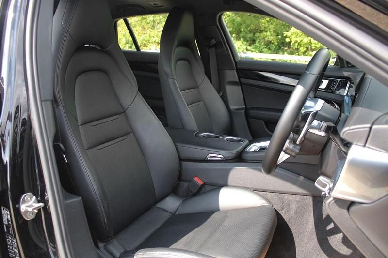 Used Porsche Panamera Sport Turismo 462 HP (339 kW) 2019 Black Sedan