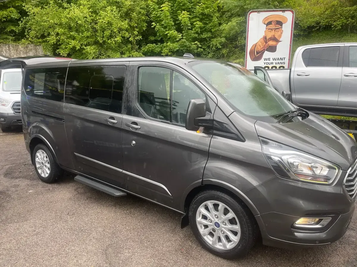 Used Ford Tourneo Custom Titanium 130 HP (95 kW) 2020 Grey Van