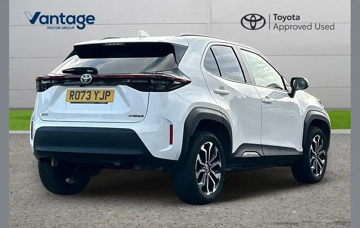 Used Toyota Yaris Cross Design 113 HP (83 kW) 2023 White SUV