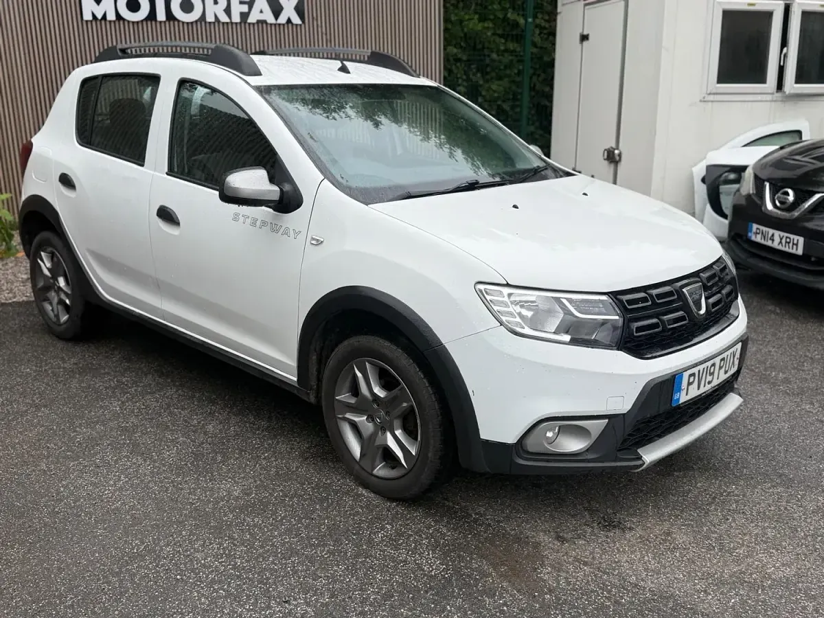 Used Dacia Sandero Essentiel 95 HP (69 kW) 2019 White Hatchback