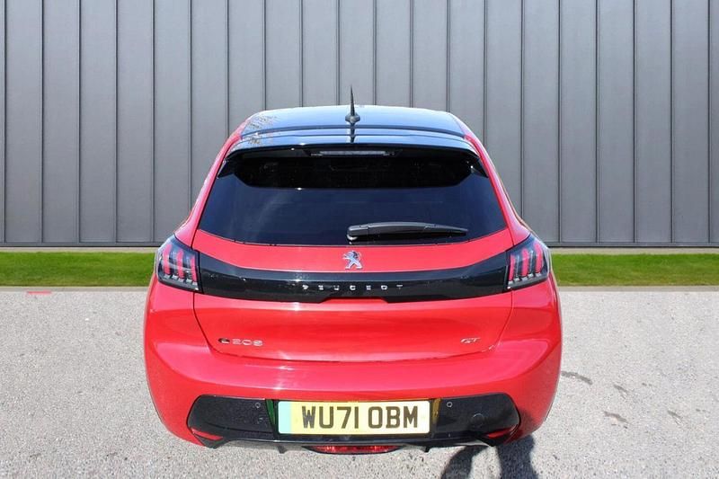 Used Peugeot e-208 Premium 98 kW (134 HP) 2021 Red Hatchback
