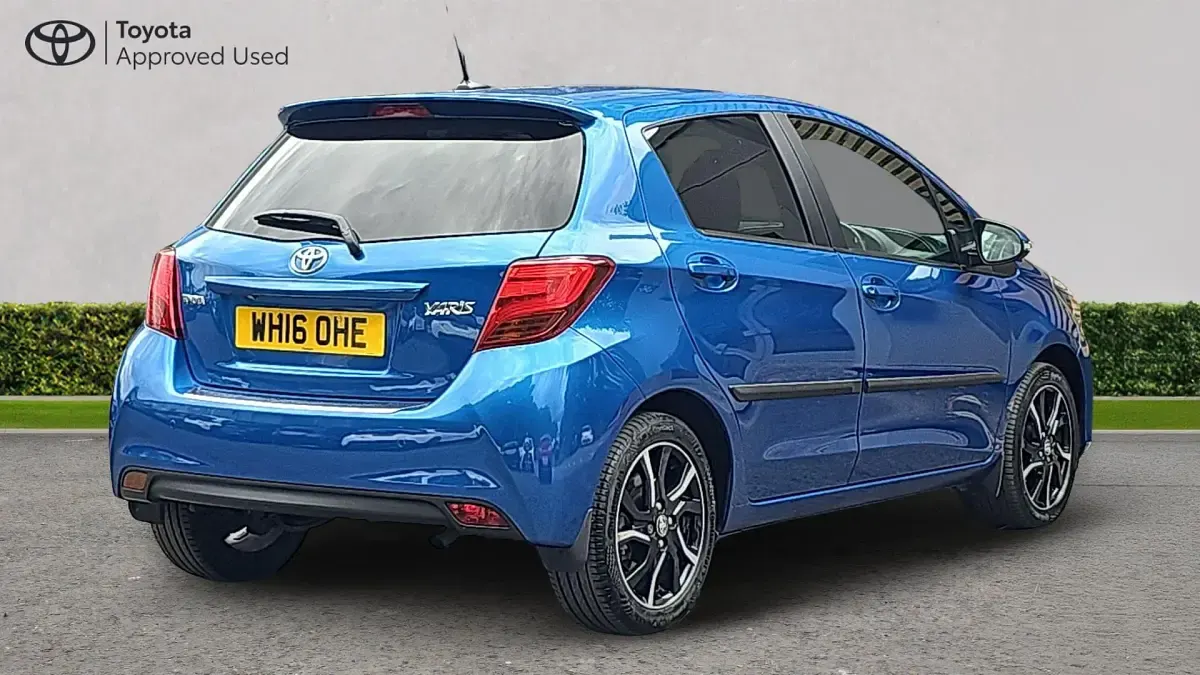 Used Toyota Yaris Multidrive S 99 HP (72 kW) 2016 Island blue Hatchback