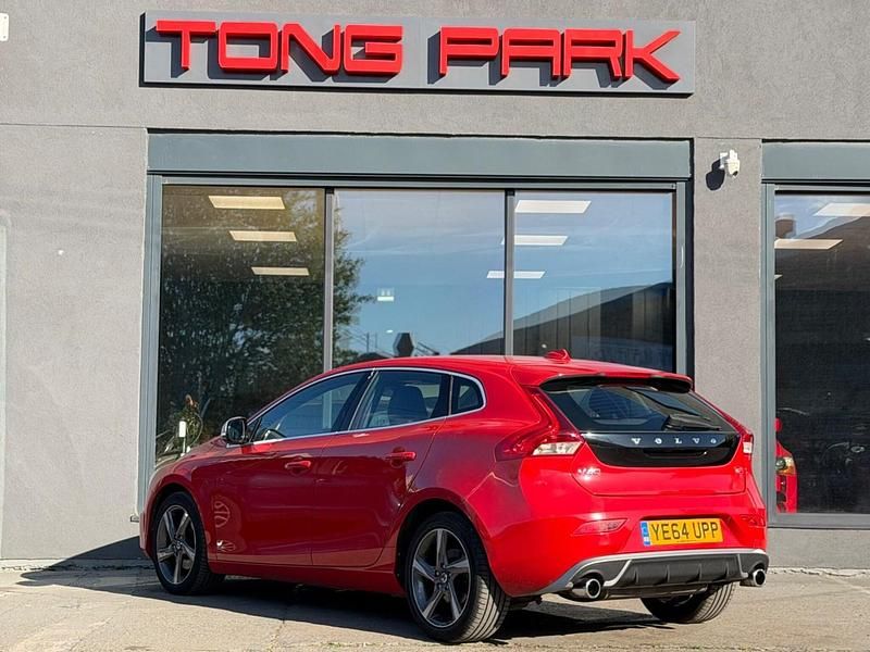 Begagnad Volvo V40 R-Design 2014 Röd Halvkombi