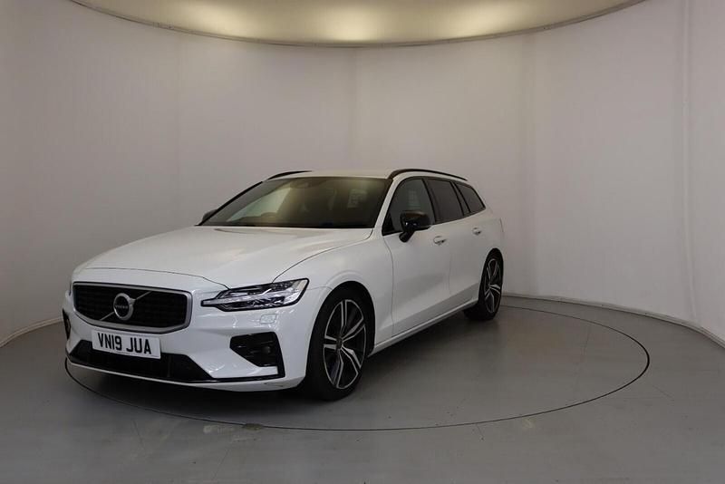 Used Volvo V60 R-Design Pro 148 HP (108 kW) 2019 White Estate
