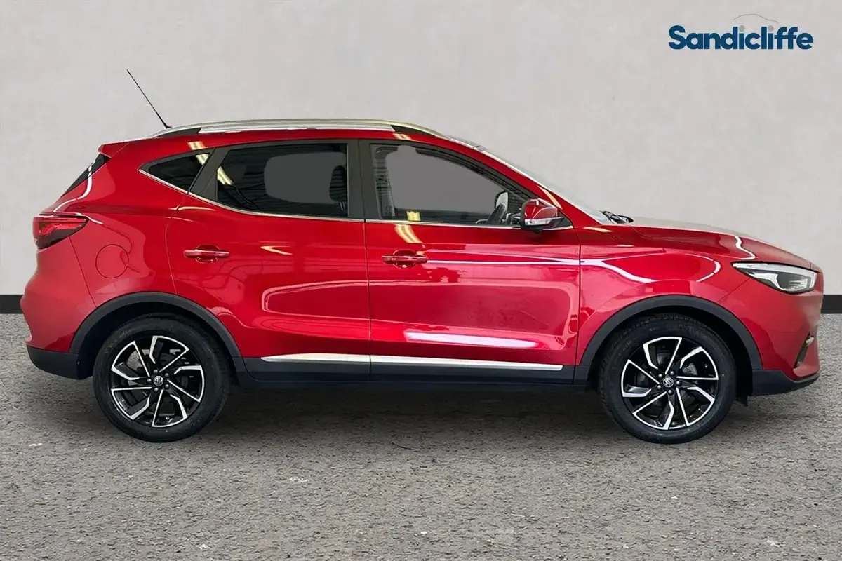 Used MG ZS Exclusive 111 HP (81 kW) 2023 Tri coat  dynamic red SUV