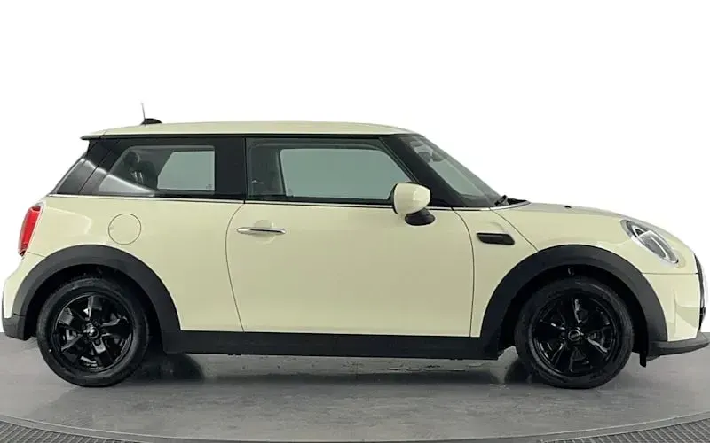 Used Mini Cooper Classic 136 HP (100 kW) 2021 White Hatchback