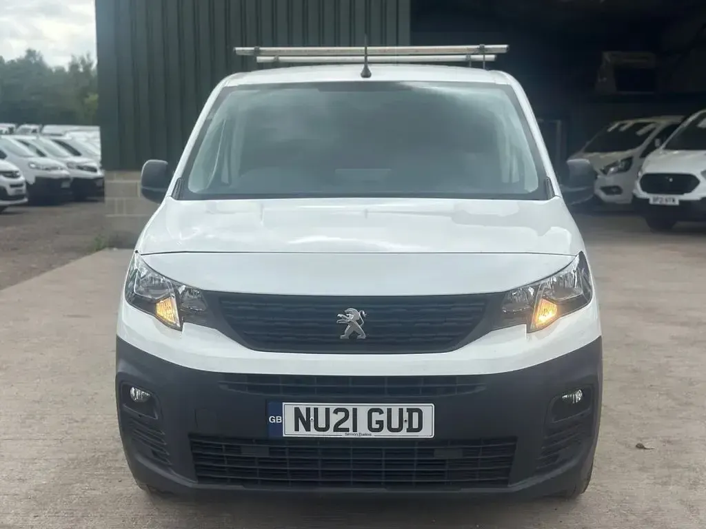 Used Peugeot Partner 100 HP (73 kW) 2021 White MPV