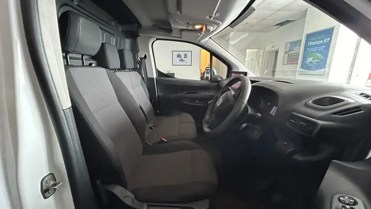 Used Citroën Berlingo 75 HP (55 kW) 2019 White MPV