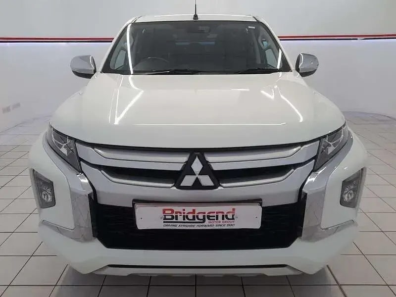 Used Mitsubishi L200 150 HP (110 kW) 2021 White Pickup