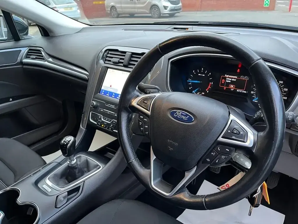 Usado Ford Mondeo Zetec 150 HP (110 kW) 2020 Preto Carrinha