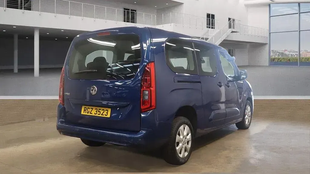 Used Vauxhall Combo S 100 HP (73 kW) 2020 Blue MPV
