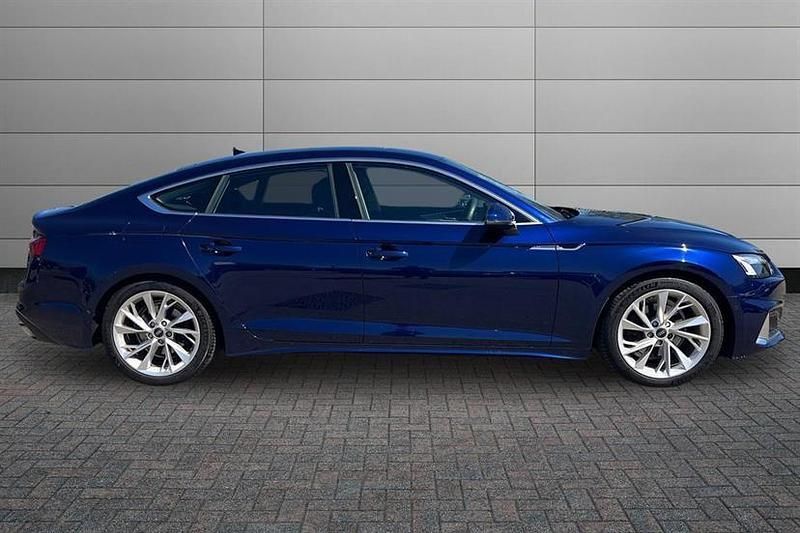 Begagnad Audi A5 Sport 150 HK (110 kW) 2024 Blå Halvkombi